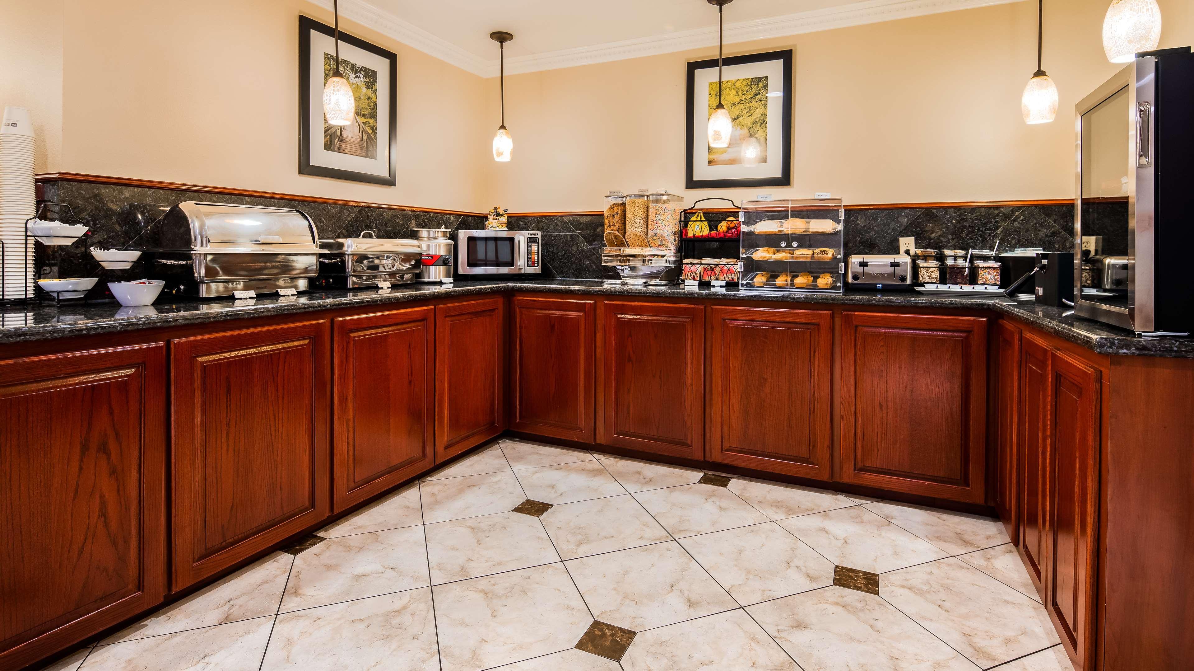 Best Western Pineywoods Inn Atlanta Esterno foto