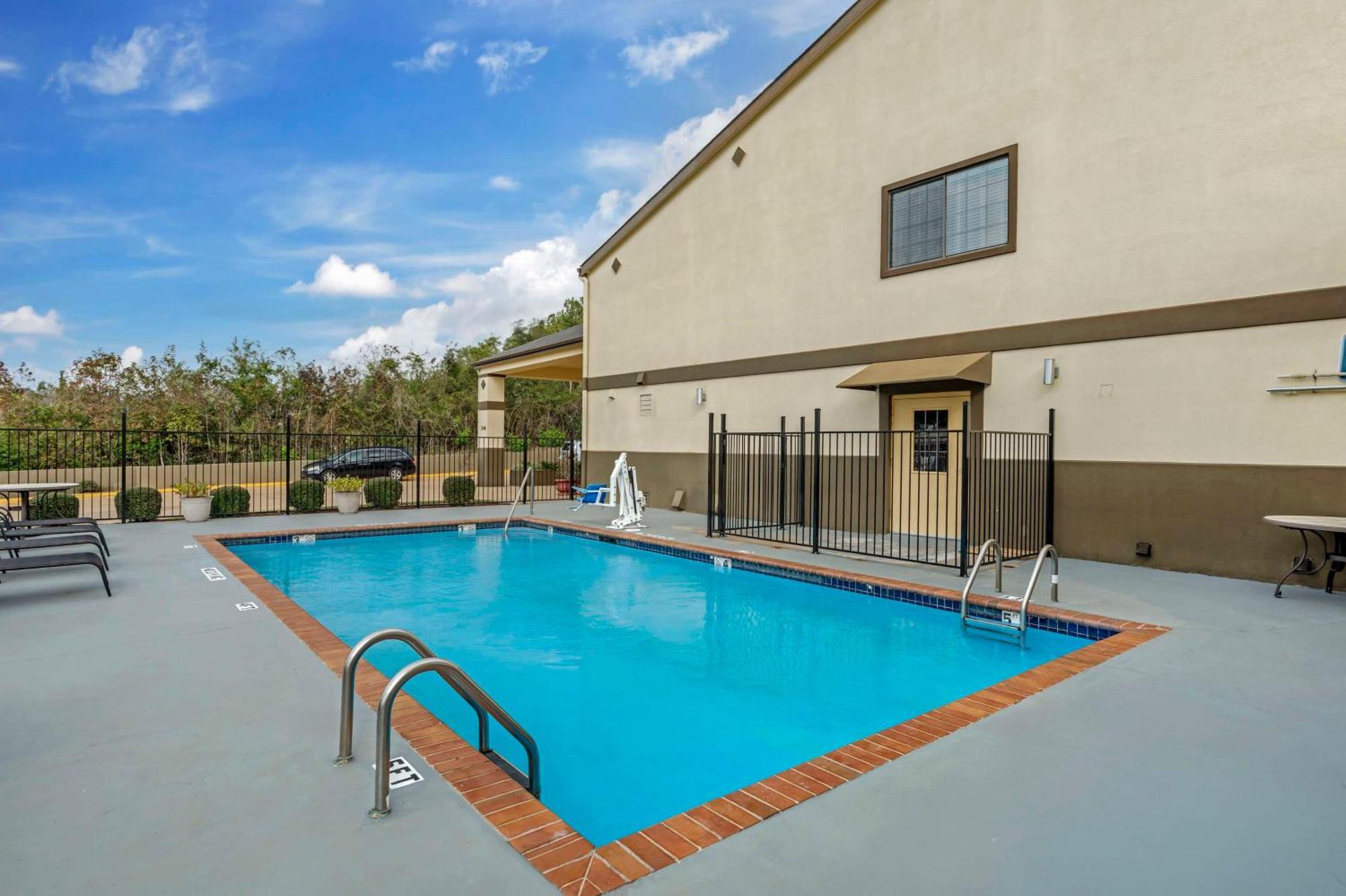 Best Western Pineywoods Inn Atlanta Esterno foto